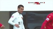 莫塔禁区外尝试远射 皮球稍稍高出横梁