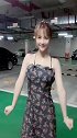 小姐姐穿花裙，性感可爱真是火辣辣