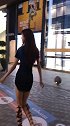 走路带风的长腿小姐姐