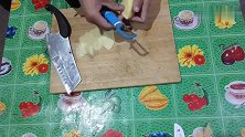 土豆丝切不好教你一招，切的又细又快，厨师开了都竖大拇指