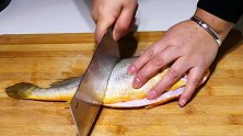 黄花鱼怎么做好吃跟大厨学着做，鲜嫩无腥气，上桌一滴汤都不剩