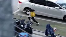 自古英雄出少年，不小心拍到楼下这一幕，网友：反手就是一个赞！
