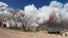 美国山火持续肆虐 加州近千户居民紧急疏散