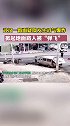 武汉一路面疑似发生沼气爆炸，掀起地面路人被“弹飞”。