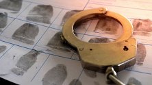 18岁少女与已婚亲戚有染遭亲哥砍杀 7名家人目睹行凶全程