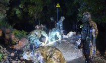 湘西永顺：民兵应急分队连夜抢通滑坡路段