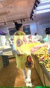 在超市又见到这个小姐姐了，穿的衣服依然显得贵气十足