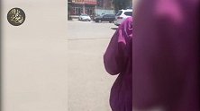 男子街头发狠伤人，路人见义勇为刀下救人！