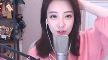 冯提莫举办个人演唱会，直播宣传中眼神透漏疲惫，网友：心机女