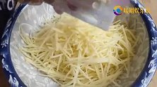 土豆丝里打3颗鸡蛋，孩子天天吃都不腻，大人小孩都爱吃！