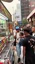 亚马尔与女友在纽约逛街放松心情