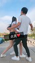 两男一女广场对跳，你们猜猜谁最厉害