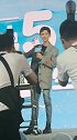 娃娃脸的白敬亭笑起来显稚气