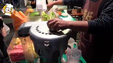 大叔街头卖“鲜榨果汁”，各种搭配超美味，食客都慕名而来