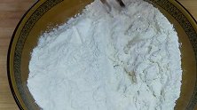 家常葱花饼新做法，大刀一切，一卷一拉，柔软多层，凉了也不硬