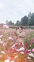 万花丛中，姑娘真的像花儿一样美丽，转身的瞬间真的被迷住了！