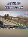 山东青岛：车停高速公路 司机车内呼呼大睡