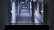 红衣女子半夜进入医院，站在病房前来回张望，随后一幕让人愤怒