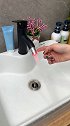 会发光的水龙头，可快速区分冷水温水热水，以后洗手洗澡非常方便