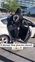 球迷一路苦喊奥利塞求签名 结果奥利塞直接上车
