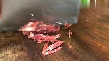炒土豆丝，有人先焯水有人直接炒？都不对！这才是土豆丝正确做法