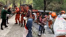 “再苦再累都值得！”消防员鏖战9天灭火下山 村民夹道送酥油茶