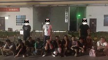 南宁警方铲淫窝：数十名男女被带走大量现场图曝光