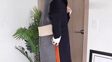 今冬流行一种女装叫“拼色大衣”，过年入手一件，演绎温柔知性美