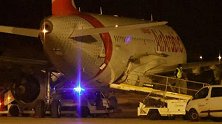 非法入境？客机迫降西班牙超20人逃跑致机场停运
