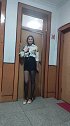 性感女人穿紧身短裙，女人柔美的样子真好