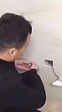 房子装修完，才发现客厅空调电源少了一路，这位大哥的方法绝了
