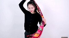 谁说大方巾只能做披肩？小姐姐教你2搭配套路，围脖子同样好看！