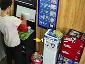 实名制抢劫？无人超市被偷近800件商品 男子假装支付淡定离开