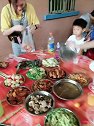 我妈说了！来喝喜酒叫我们两姐妹要打包回去！还好我姐抢得快