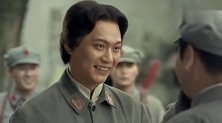 毛泽东：老蒋竟不打鬼子，1万国军直接投奔红军，蒋介石气的半死