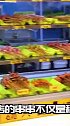 超火爆的串串店，来往的顾客很多