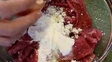 牛肉和番茄不要炒着吃了，教你做番茄牛肉面，牛肉软烂，汤汁鲜美