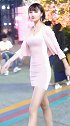 时尚优雅穿搭包臀裙，展现了美女小姐姐清纯可爱的一面
