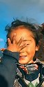 一笑百媚生可爱的藏族小女孩