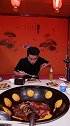 毕哥打卡了东北菜，揭起锅盖的时候，跟毕哥一样流口水的小伙伴在哪里?!吃饭也可以好嗨呦 美食