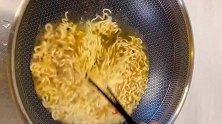 吃了30年方便面，原来都吃错了