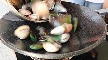 海螺大杂烩，4种鲜味冲击，两兄弟按捺不住，开锅就抢着吃