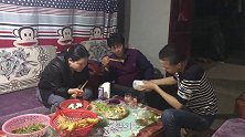 女婿喝醉酒与岳父称兄道弟，媳妇直接就是一巴掌，场面太搞笑