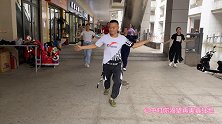能飘起来的才叫鬼步舞，农村25岁小伙苦练滑步，脚底像抹油一样