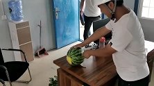 爆笑：你们怕什么啊！不就是吃西瓜吗？