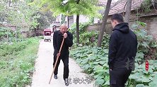 李大爷去医院让邻居传话，一人传一句把人传没了，结局太逗了