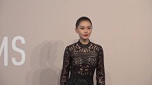 王子文携隐婚富豪老公聚会 老公扶腰呵护超贴心