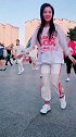 广场一枝花跳舞，青春靓丽舞姿优美，人美舞美小姐姐好漂亮