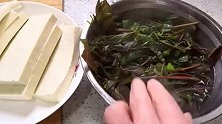 今天才知道，香椿芽和豆腐搭配吃最营养，好吃看得见，做法简单