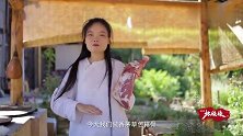 姑娘用香茅草绑排骨下锅炸，焦香酥脆，一出锅两人抢着吃